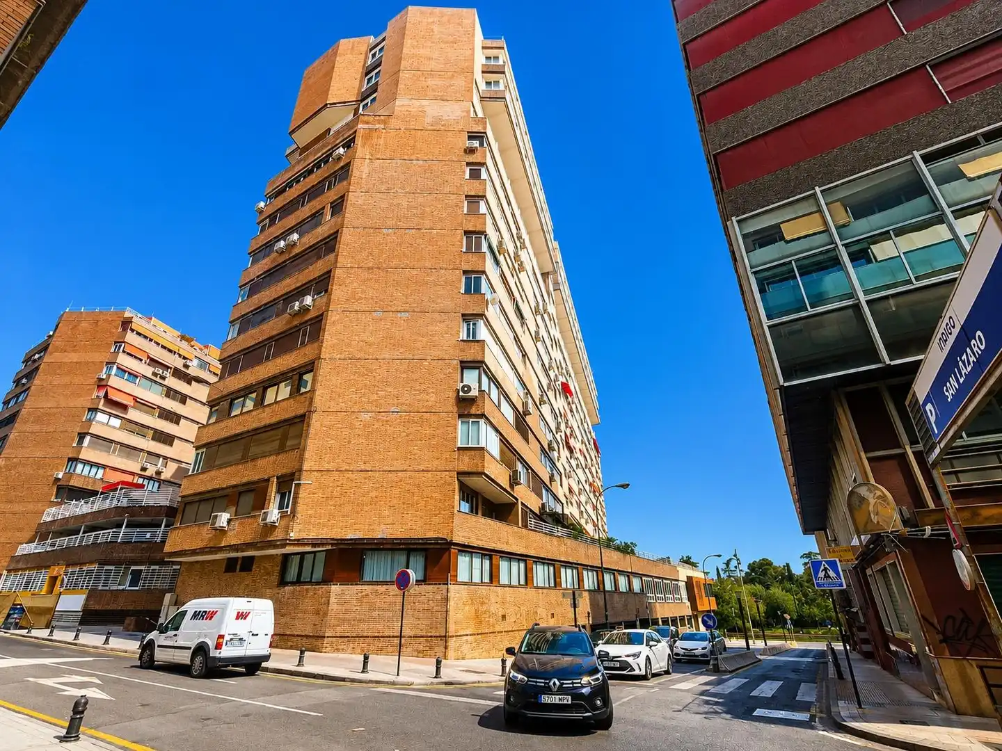 Vista exterior de Piso en venta en Granada con Jardín privado, Parquet y Piscina comunitaria