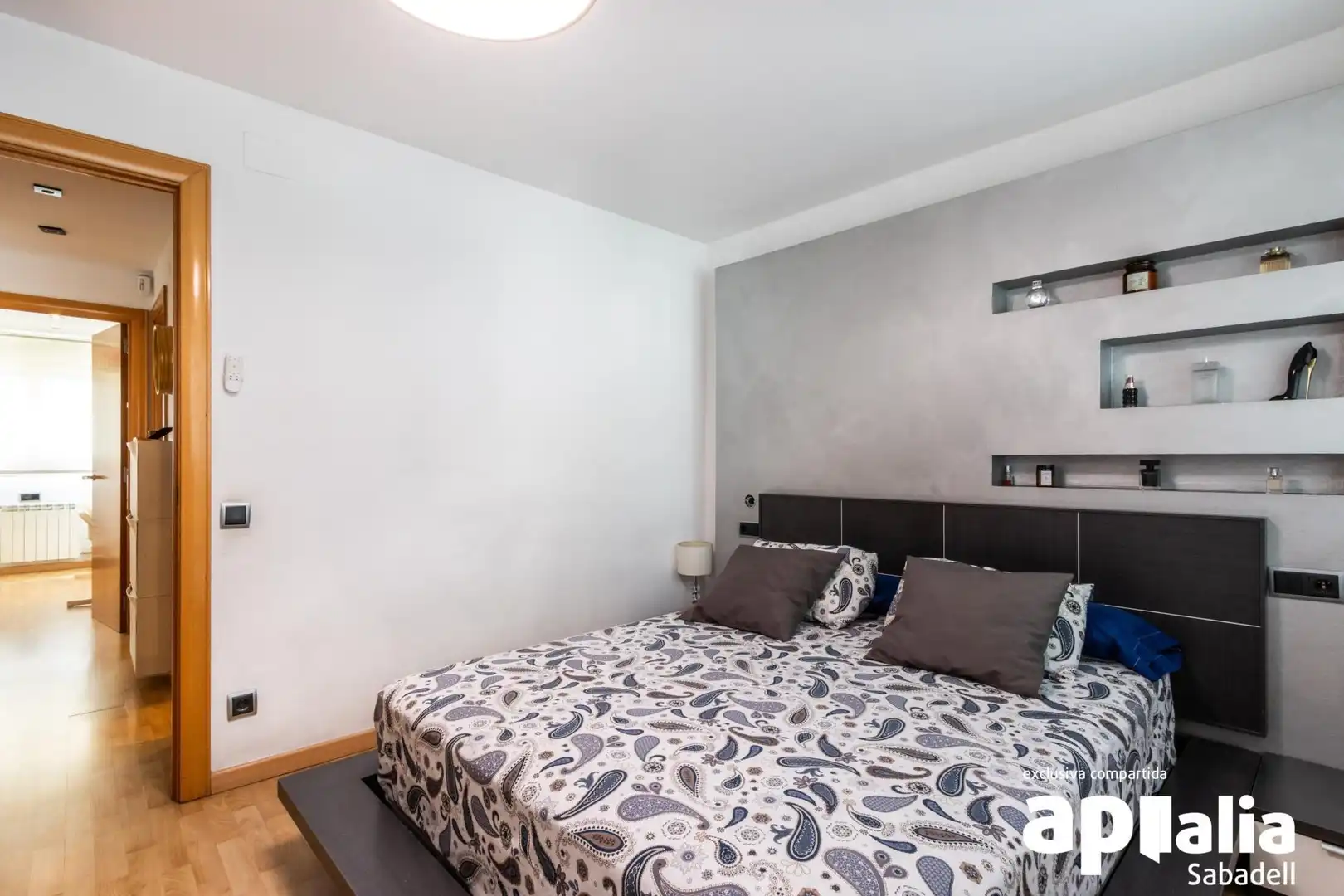 Habitación de Piso en venta en Sabadell con Aire acondicionado, Calefacción y Piscina comunitaria