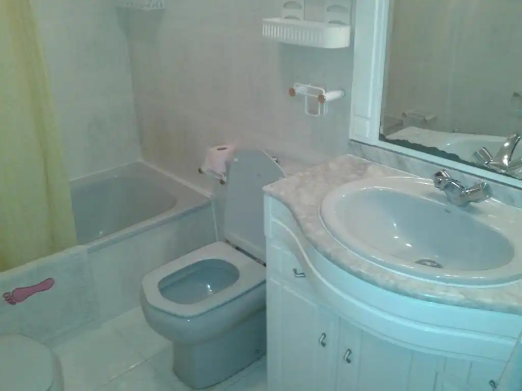 Badezimmer von Wohnung zur Miete in Ourense Capital  mit Heizung, Parkett und Möbliert