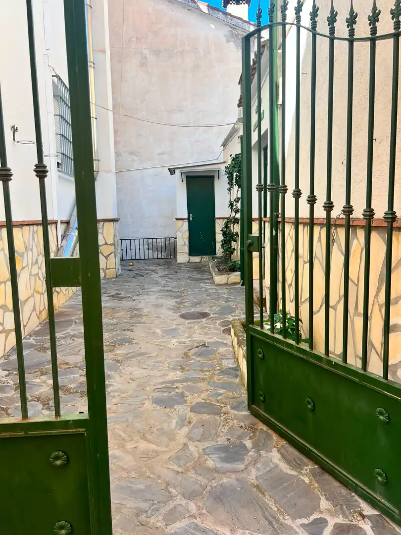 Vista exterior de Finca rústica en venda en Cenes de la Vega amb Terrassa