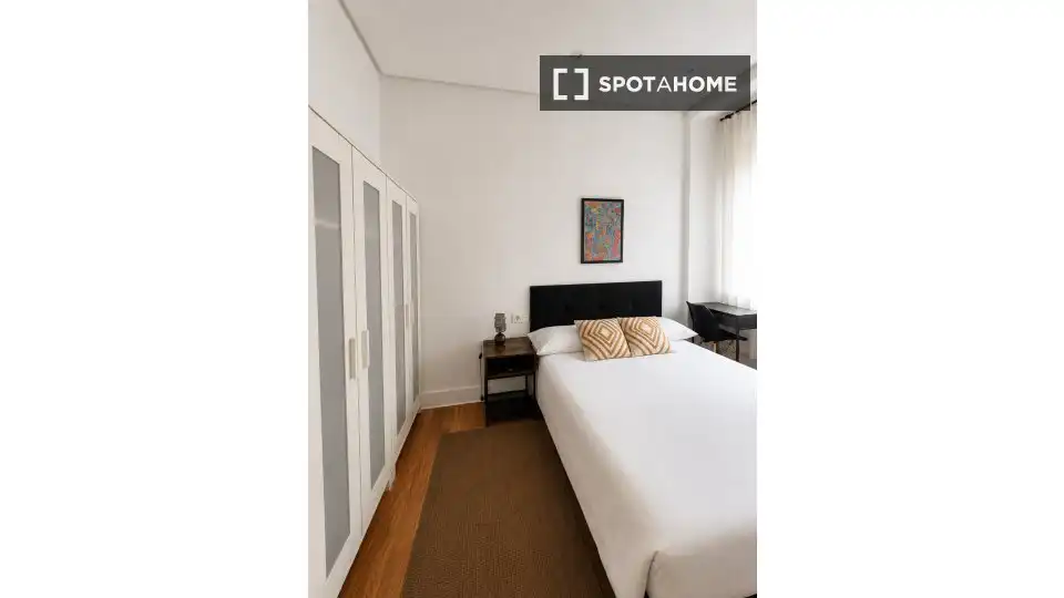 Bedroom of Flat for share in Bilbao   with Air Conditioner, Heating and Terrace