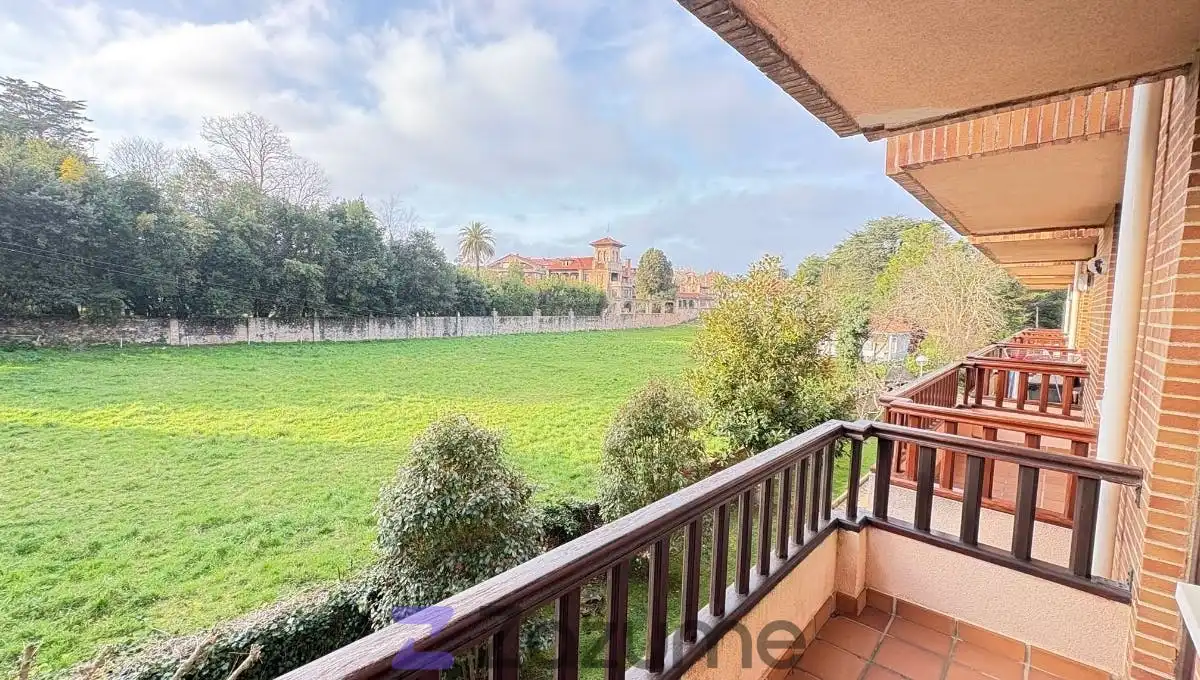 Vista exterior de Dúplex de alquiler en Noja con Jardín privado, Terraza y Piscina