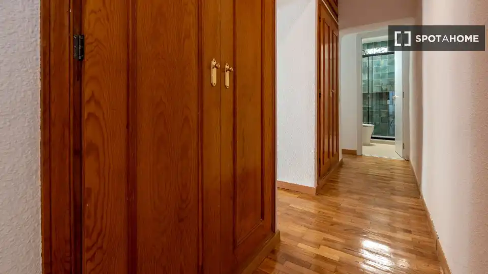 Flat for rent in Madrid  with Air Conditioner, Heating and Furnished