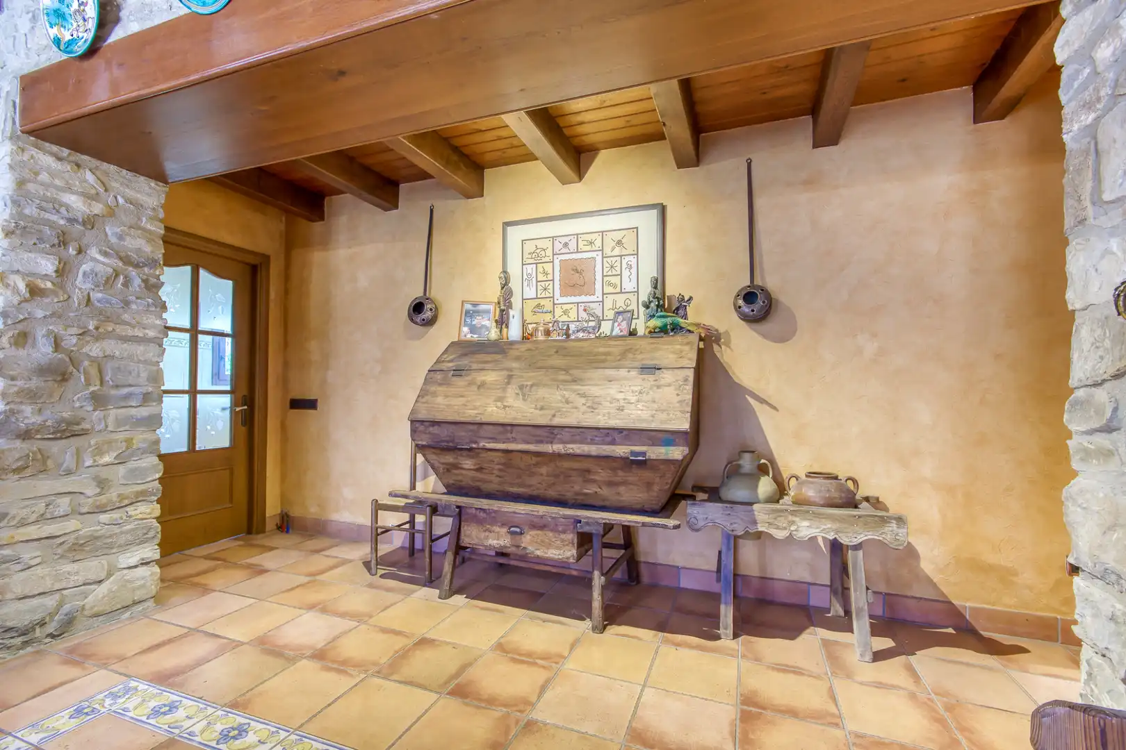 Country house zum Verkauf in Sant Joan Les Fonts mit Klimaanlage, Heizung und Privatgarten