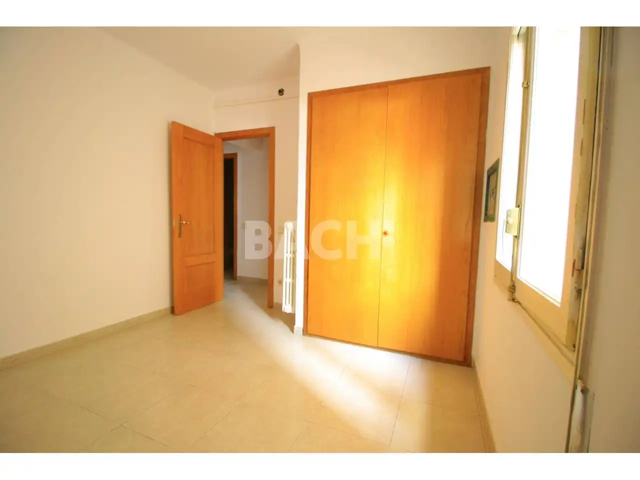 Flat for sale in Vic  with Heating and Balcony