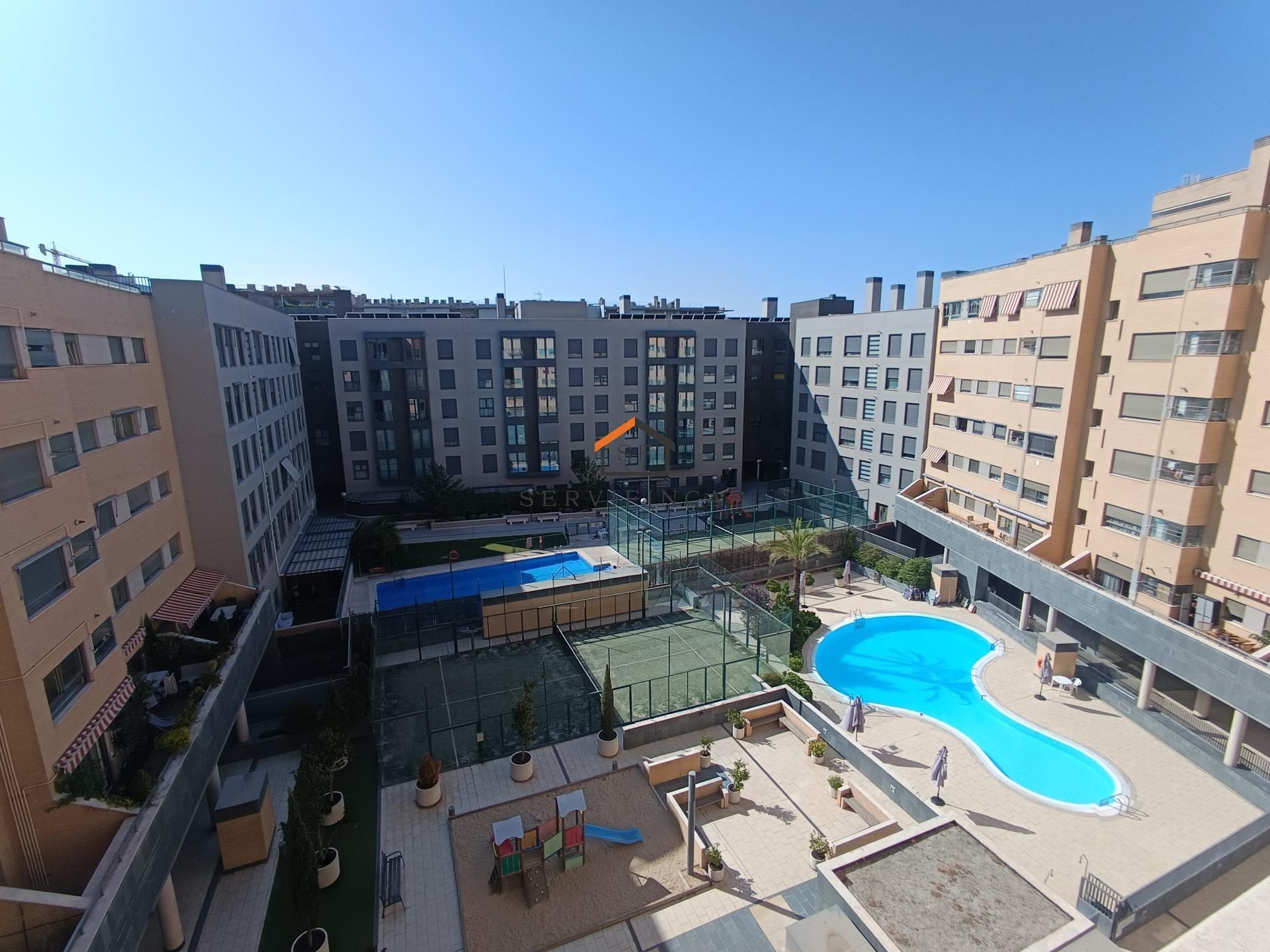 Swimming pool of Flat to rent in  Madrid Capital  with Air Conditioner, Heating and Private garden