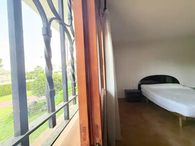 Dormitori de Casa o xalet en venda en Benicasim / Benicàssim amb Jardí privat, Terrassa i Piscina