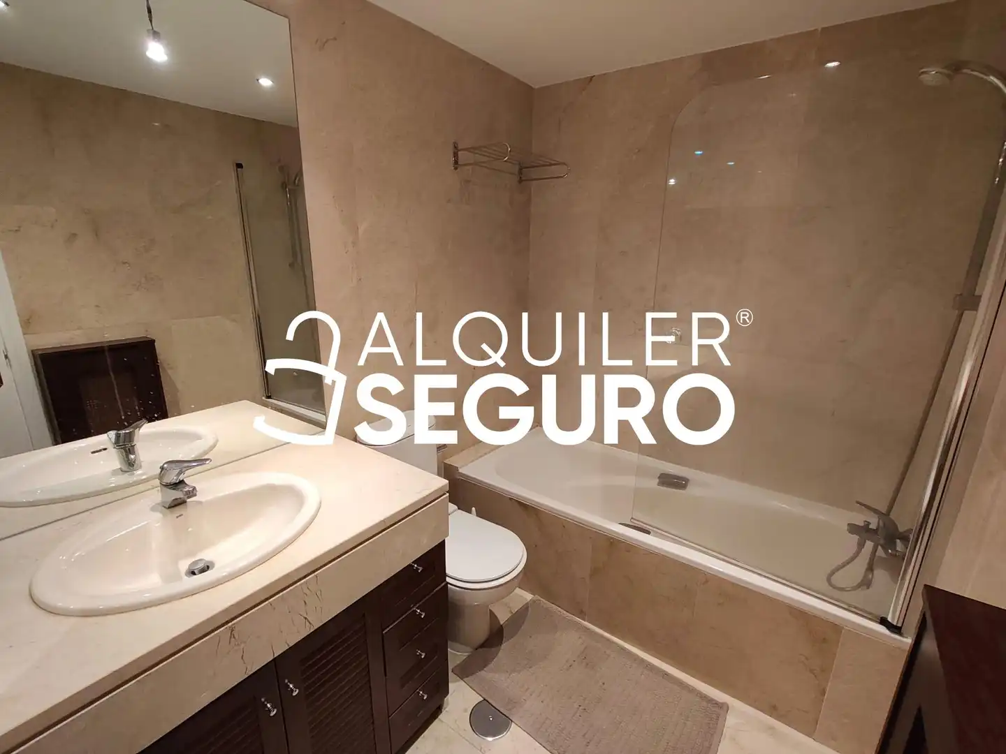 Baño de Piso de alquiler en Madrid con Aire acondicionado, Calefacción y Piscina