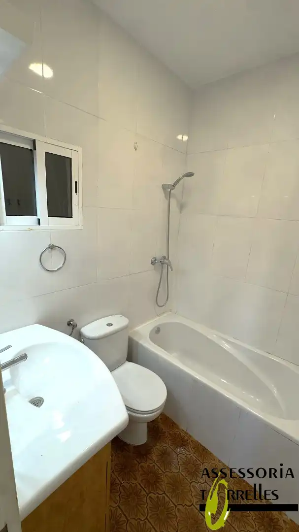 Bany de Pis en venda en Barcelona amb Aire condicionat