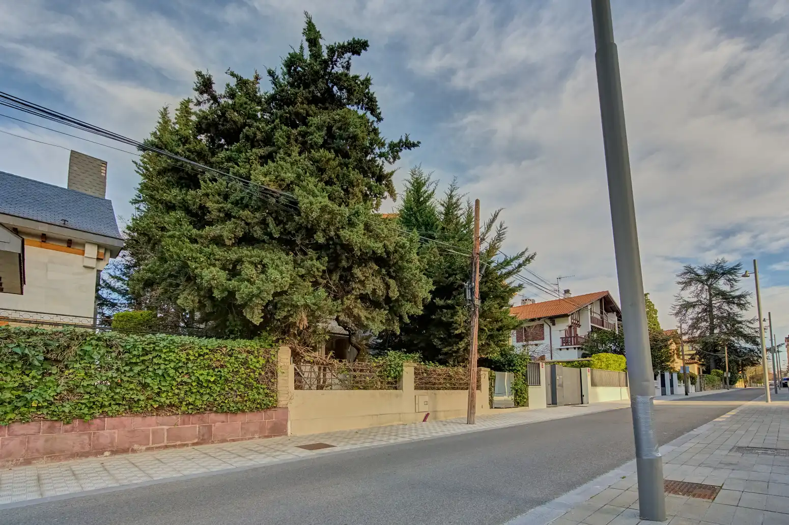 Vista exterior de Casa adosada en venta en  Pamplona / Iruña con Calefacción, Jardín privado y Parquet