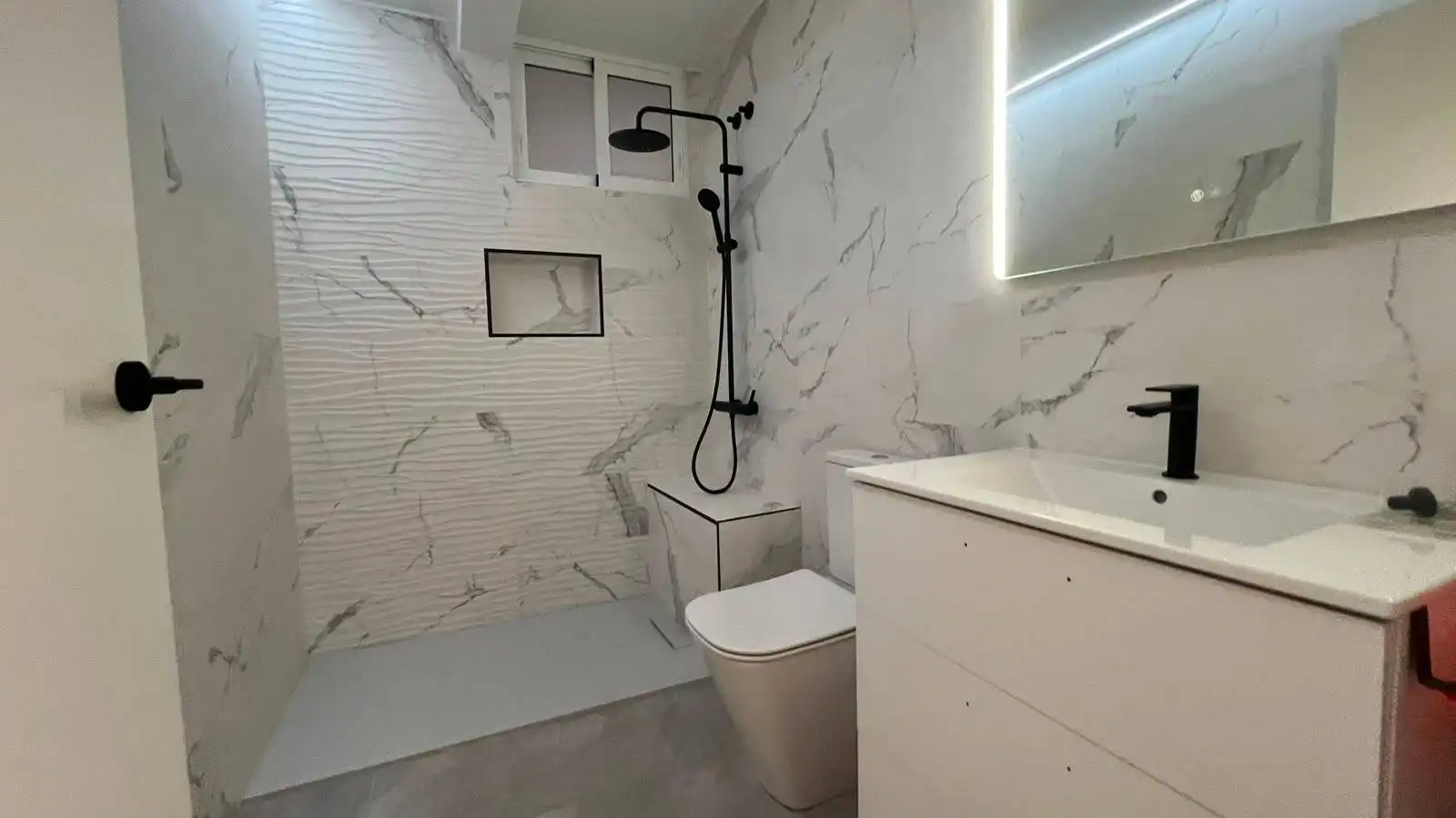Bany de Planta baixa en venda en Elche / Elx amb Terrassa