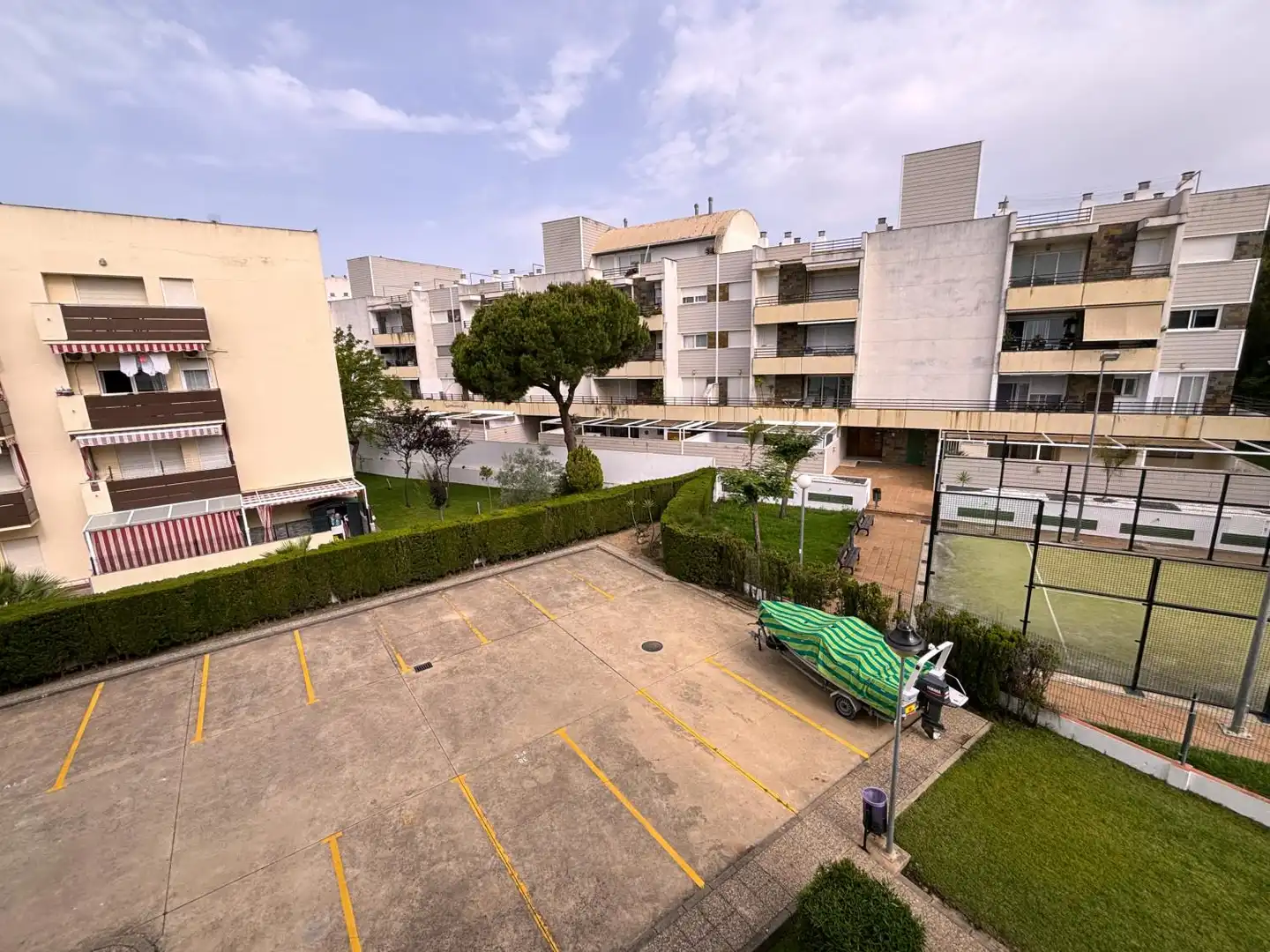 Aparcament de Pis de lloguer en El Portil amb Terrassa, Piscina i Moblat