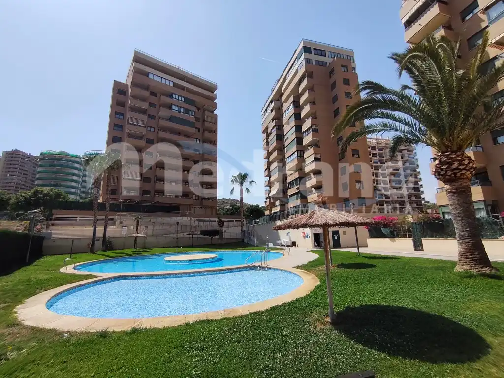 Vista exterior de Piso en venta en Villajoyosa / La Vila Joiosa con Aire acondicionado, Calefacción y Jardín privado