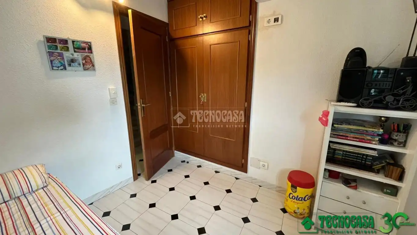 Schlafzimmer von Einfamilien-Reihenhaus zum Verkauf in San Esteban del Valle mit Klimaanlage und Heizung