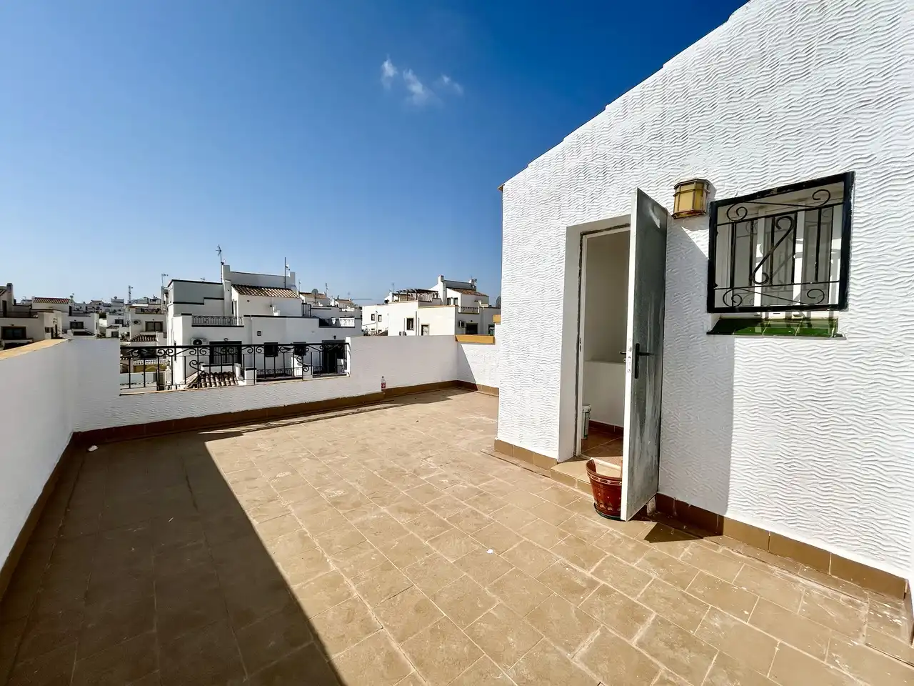Casa aparellada amb terrassa en venda a Orihuela Costa, imagen 19
