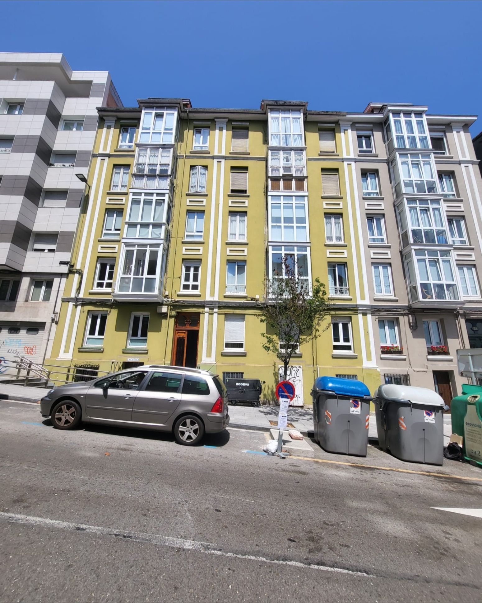 Vista exterior de Pis en venda en Santander amb Calefacció