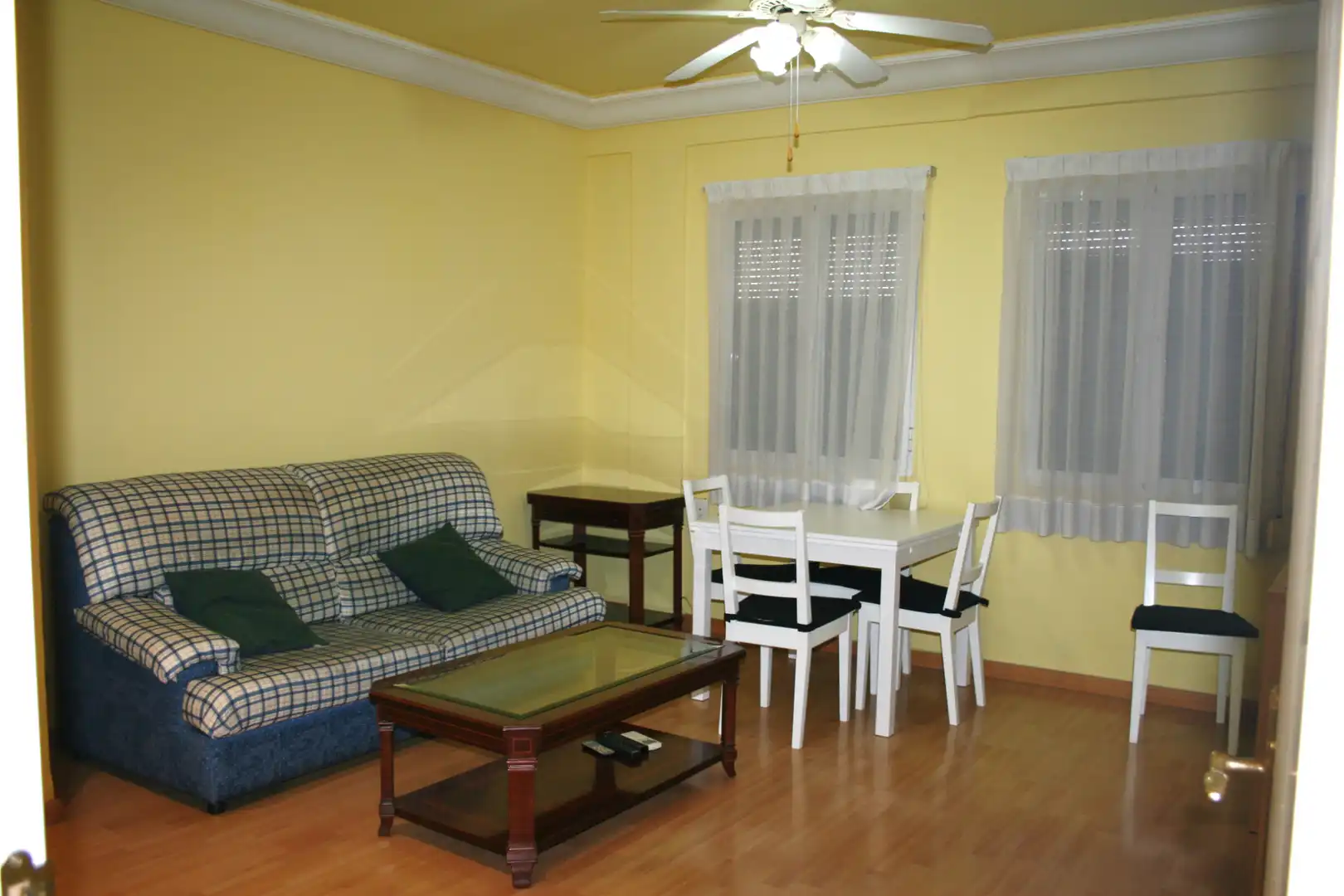 Wohnzimmer von Wohnung zur Miete in Zaragoza mit Heizung, Parkett und Möbliert