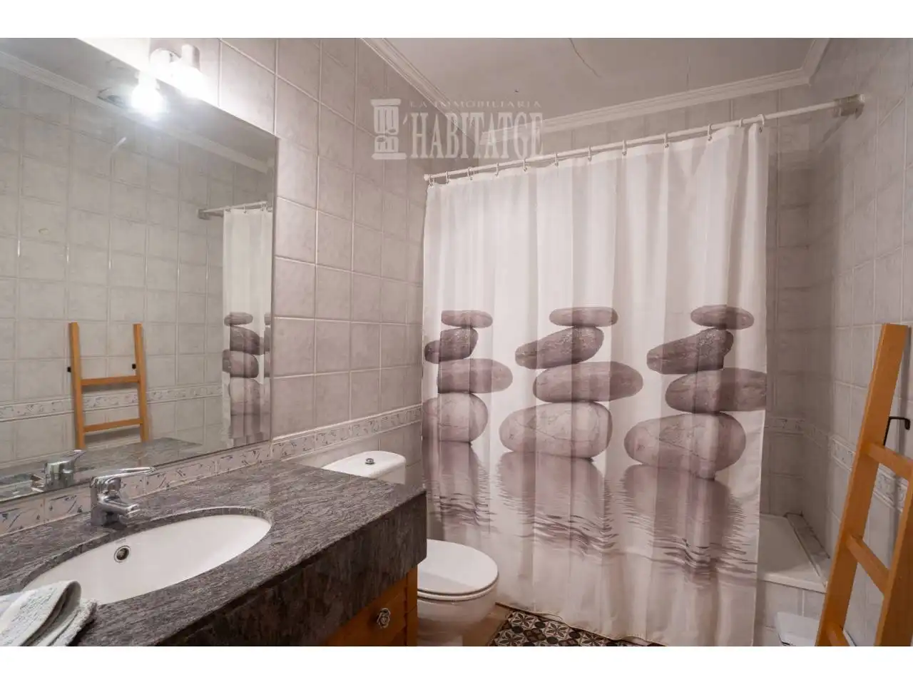 Baño de Dúplex en venta en Vic con Calefacción, Terraza y Alarma