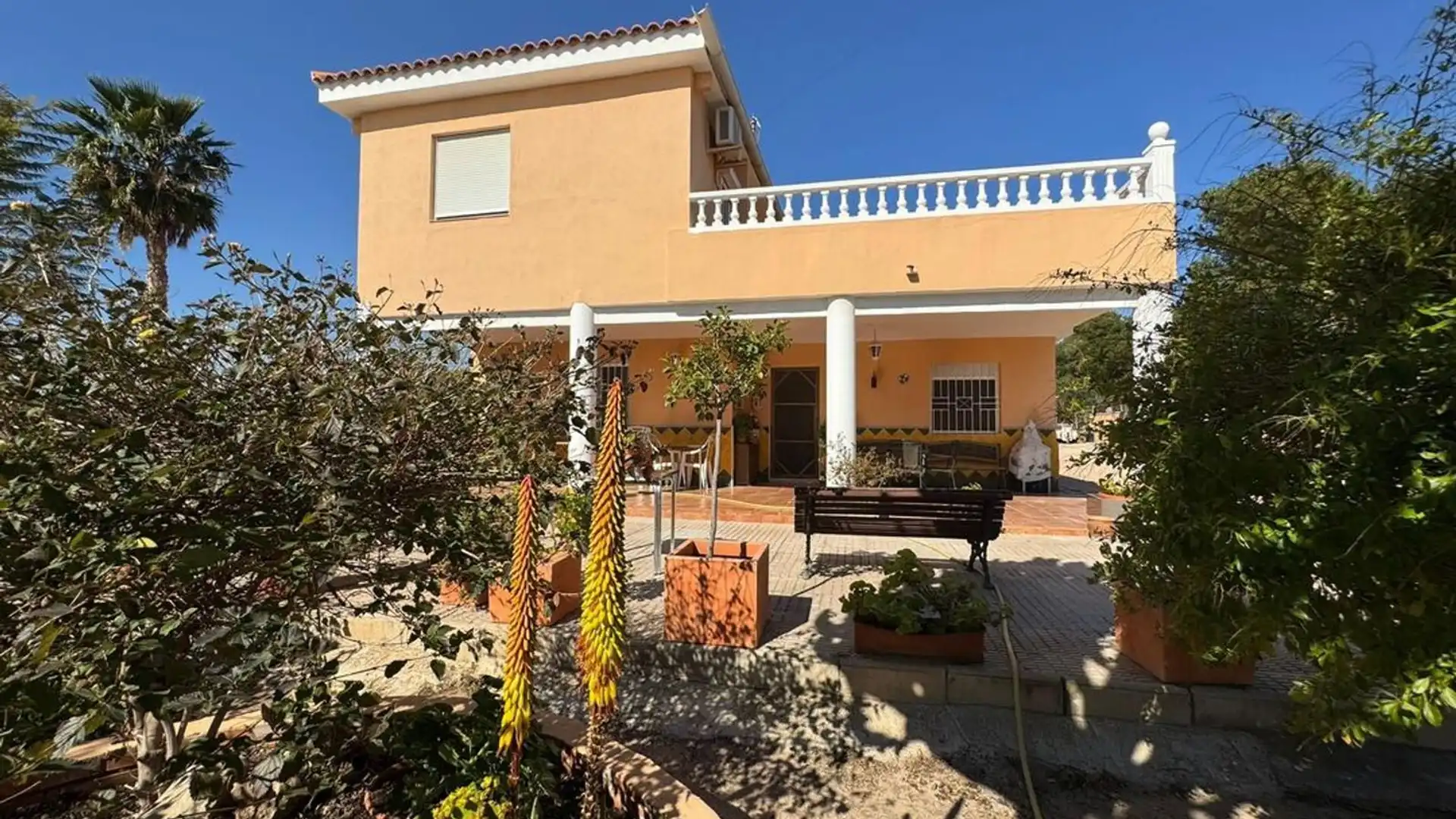 Vista exterior de Casa o chalet en venta en San Vicente del Raspeig / Sant Vicent del Raspeig con Aire acondicionado, Terraza y Trastero