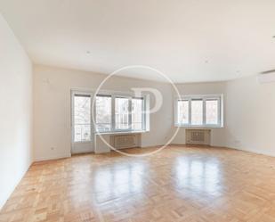 Living room of Flat to rent in  Madrid Capital  with Air Conditioner, Heating and Terrace