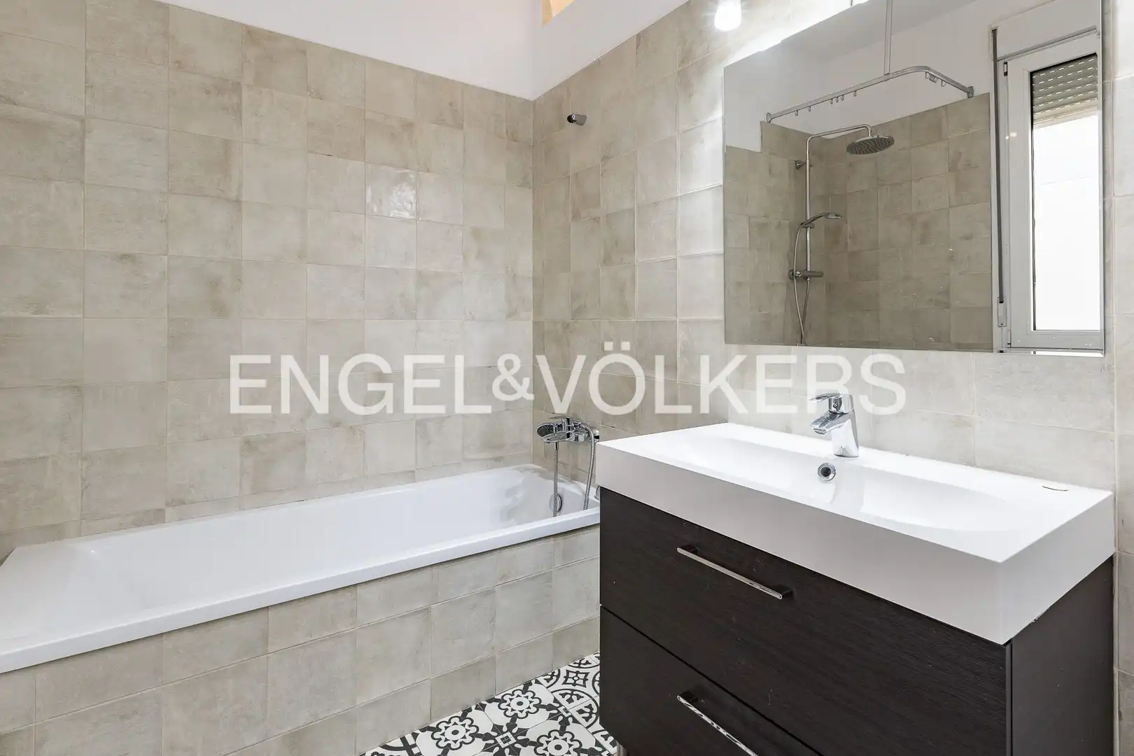 Bany de Casa adosada en venda en Sabadell amb Aire condicionat, Calefacció i Jardí privat