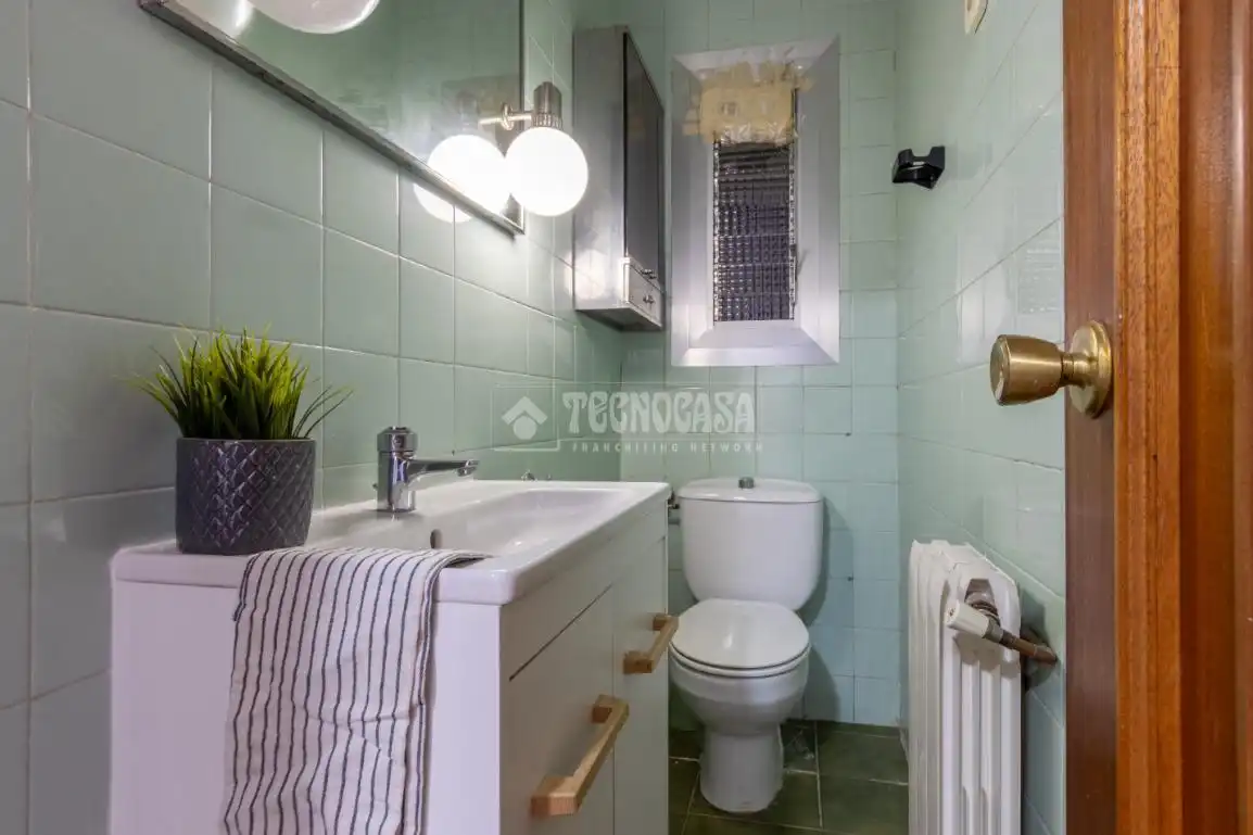 Bathroom of Flat for sale in Tarragona  with Heating and Parquet flooring