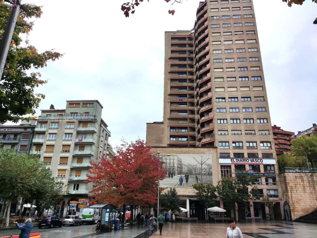 Vista exterior de Edifici en venda en Eibar