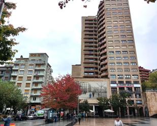 Vista exterior de Edifici en venda en Eibar