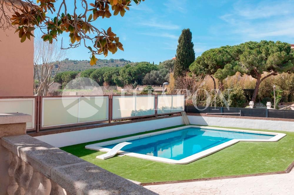 Swimming pool of House or chalet for sale in Tiana  with Air Conditioner, Heating and Private garden