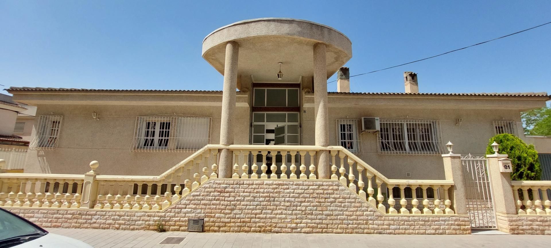 Vista exterior de Casa o xalet en venda en Redován amb Aire condicionat i Terrassa