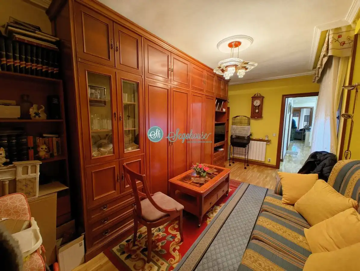 Bedroom of Flat for sale in Segovia  with Air Conditioner, Heating and Balcony