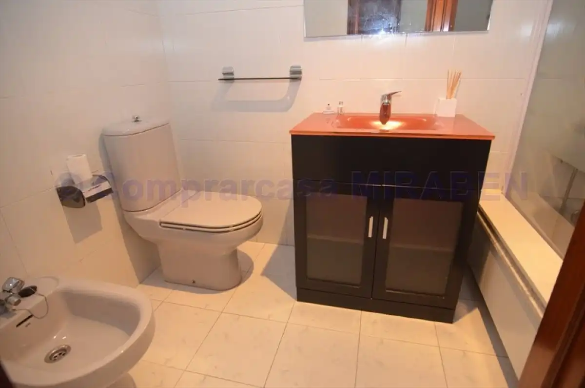 Bathroom of Flat for rent in Boiro, A Coruña