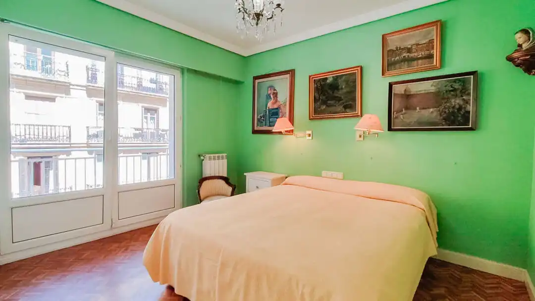 Habitación de Piso en venta en Donostia - San Sebastián  con Calefacción, Balcón y Alarma
