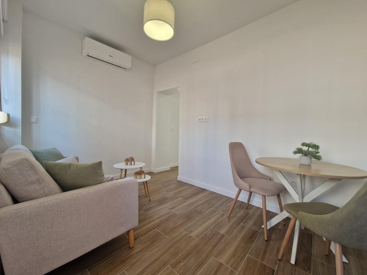 Sala d'estar de Casa o xalet de lloguer en Málaga Capital amb Aire condicionat i Terrassa