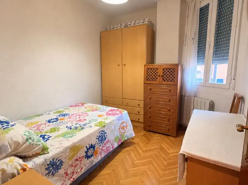 Dormitori de Pis en venda en Cuenca Capital amb Terrassa i Balcó