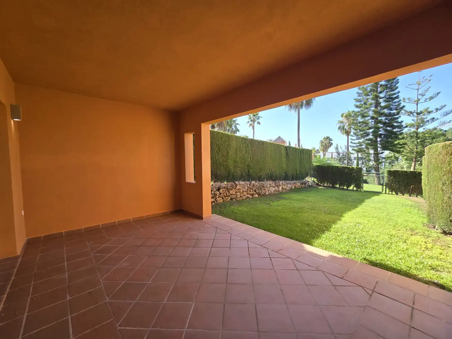 Jardín de Casa adosada en venta en Benahavís con Aire acondicionado, Jardín privado y Terraza