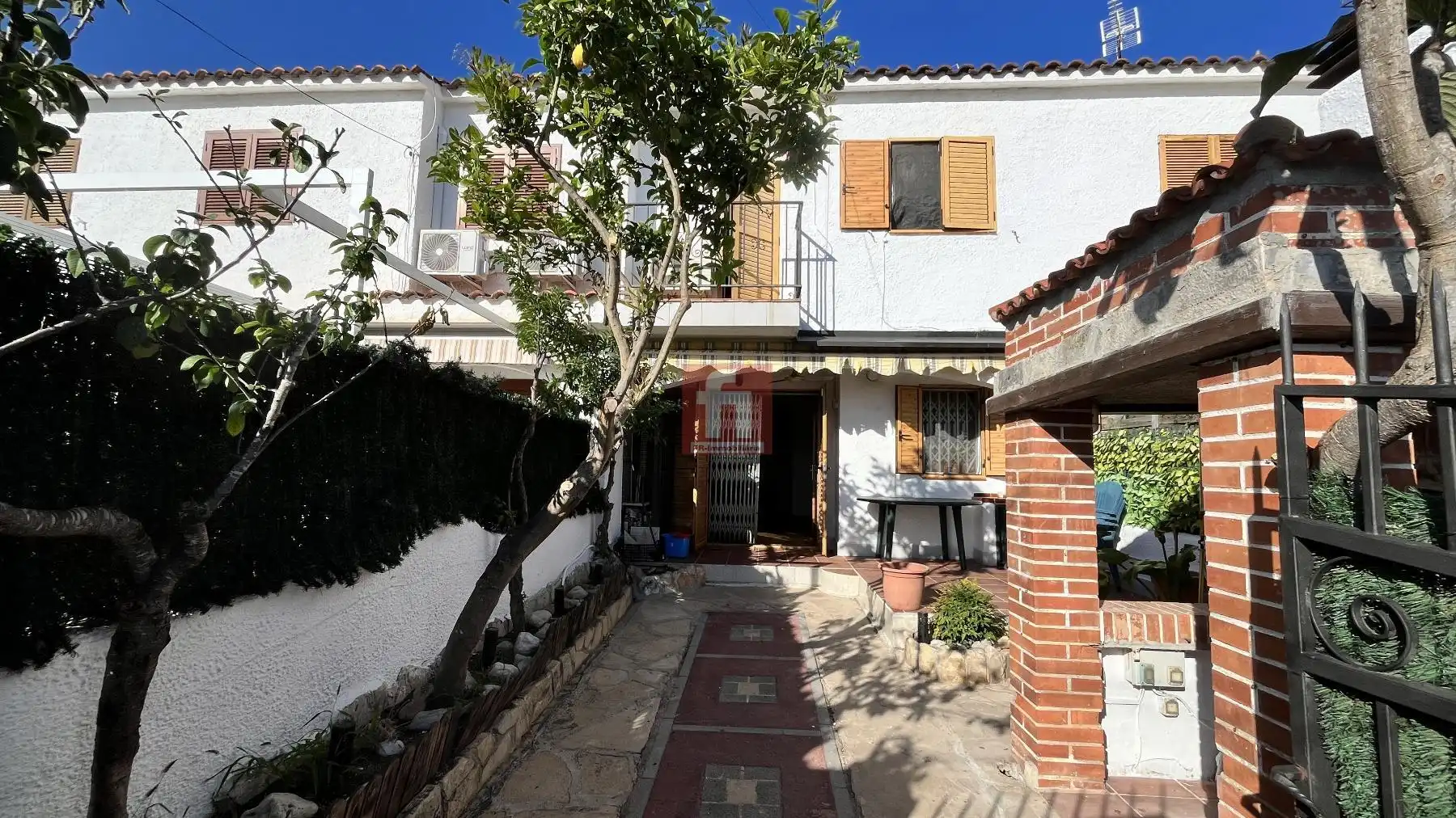 Vista exterior de Casa adosada en venta en Creixell con Balcón y Piscina comunitaria