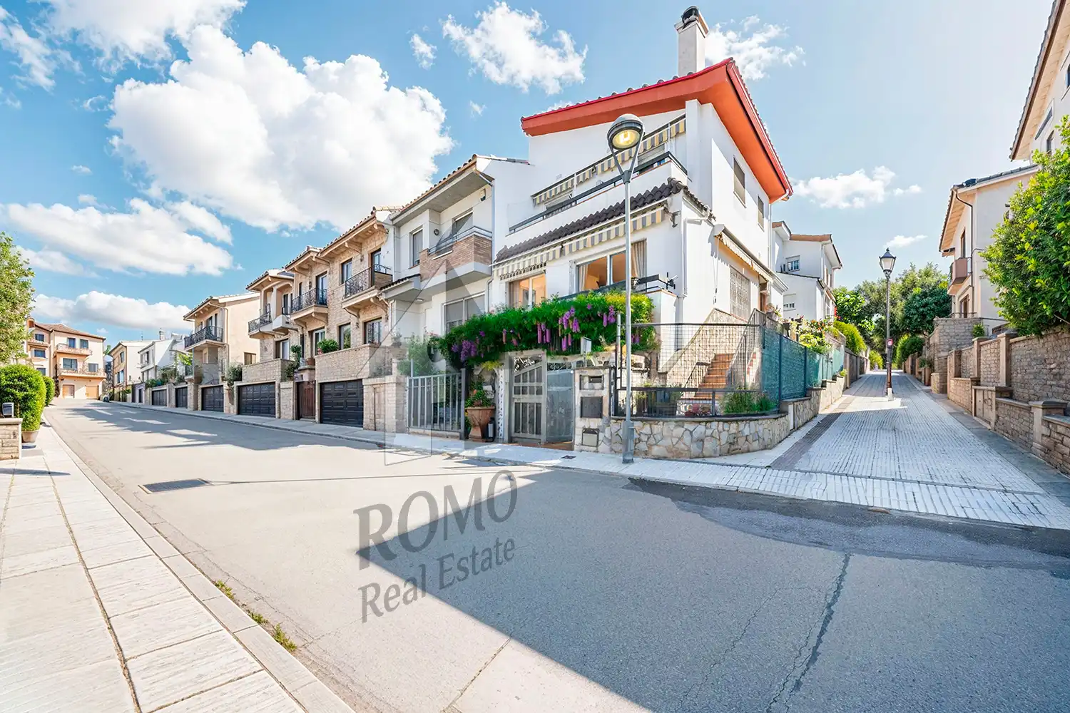 Vista exterior de Casa adosada en venta en Santa Perpètua de Mogoda con Aire acondicionado, Calefacción y Jardín privado