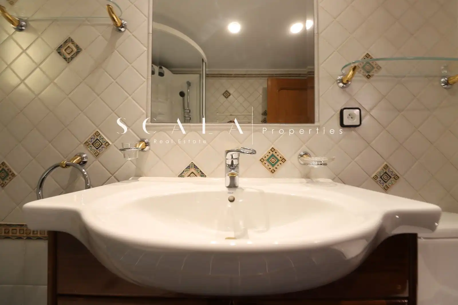 Bathroom of Flat for rent in Madrid  with Air Conditioner, Heating and Terrace