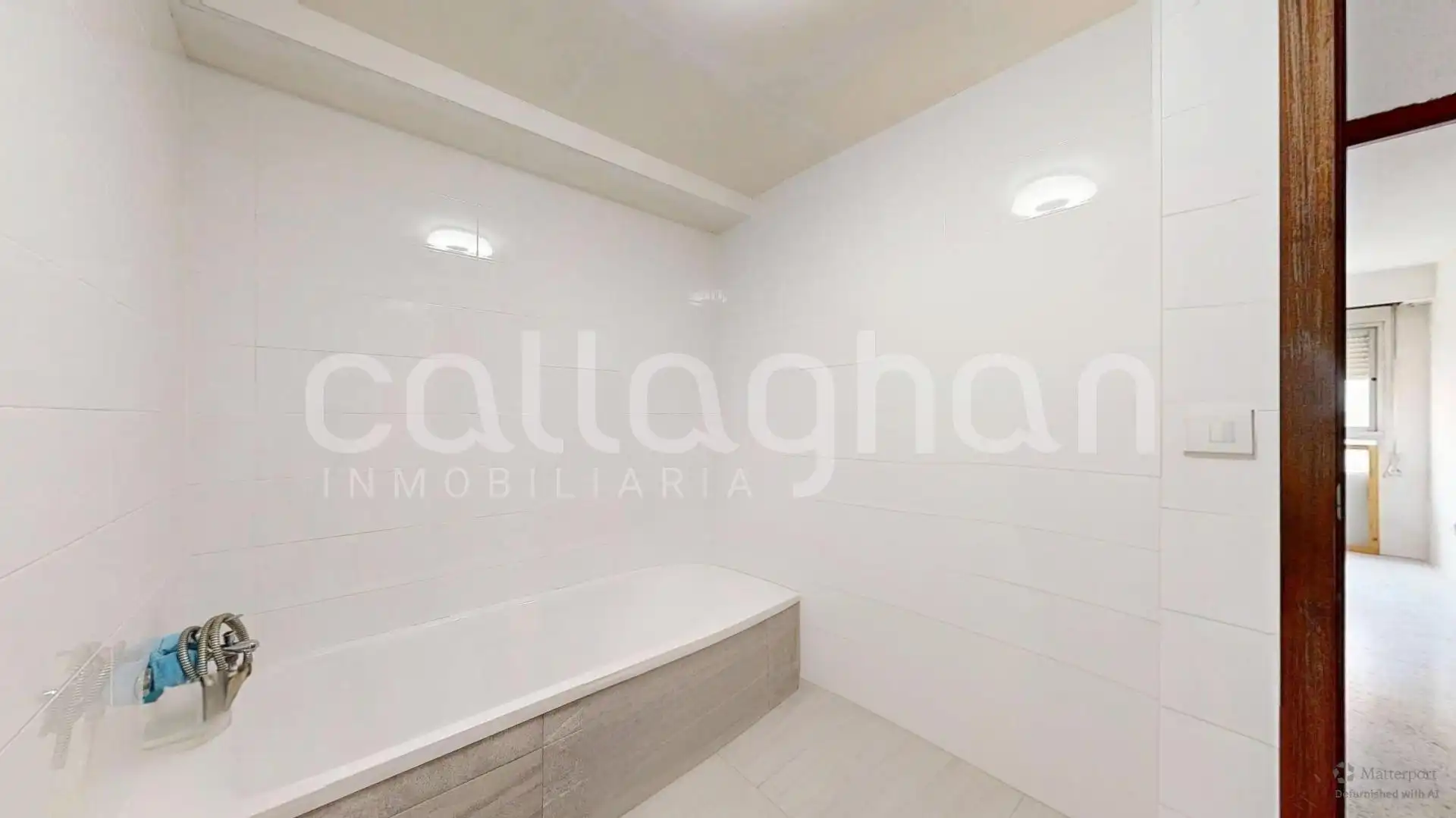 Baño de Piso en venta en Valencia con Terraza y Balcón