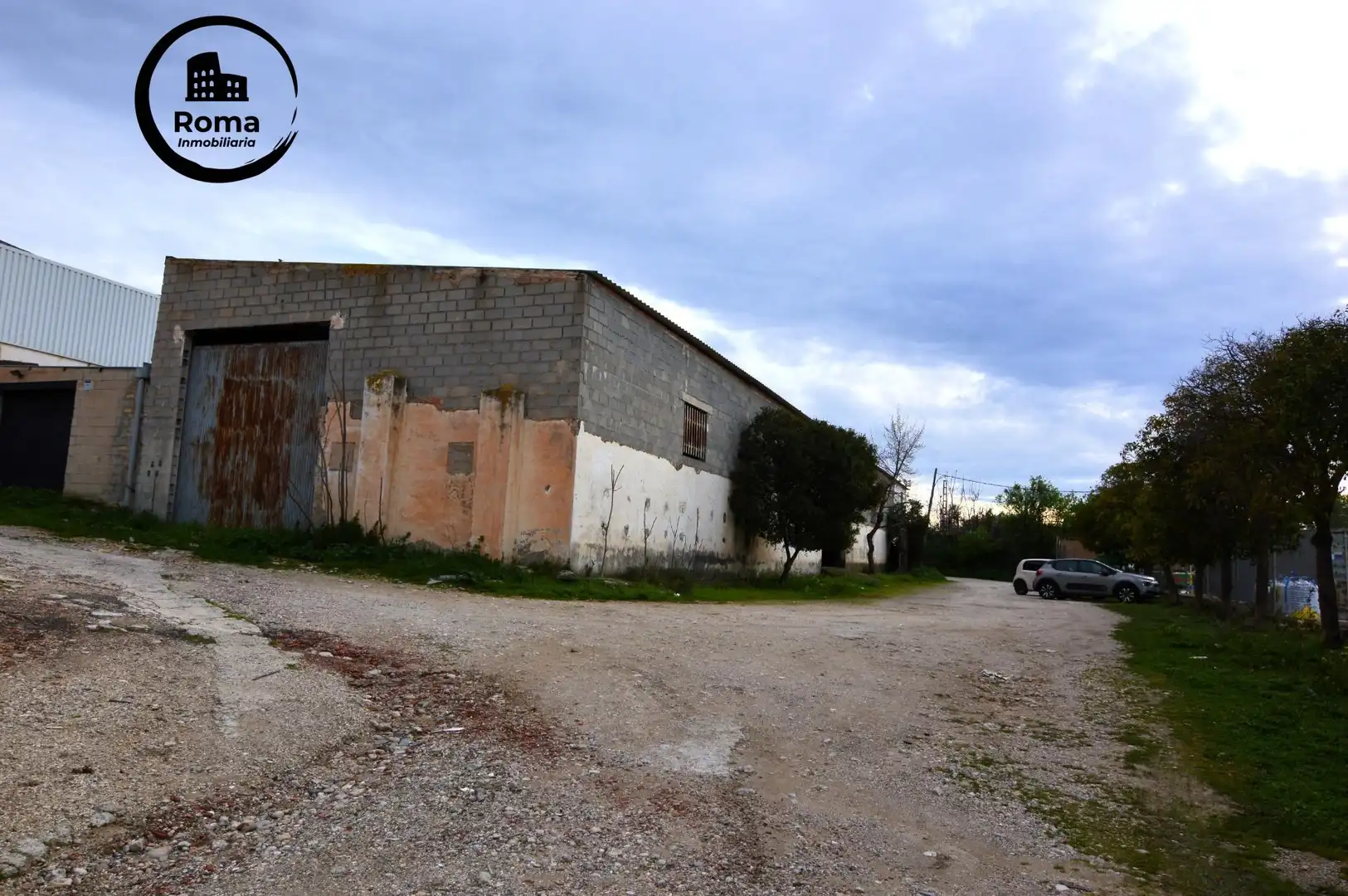 Vista exterior de Nau industrial en venda en Loja