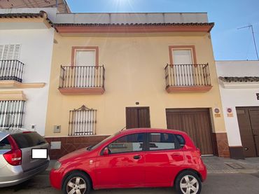 House with balcony for sale in Calle Grecia 5