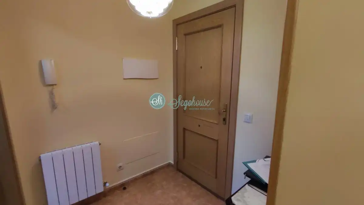 Piso en venta en Hontanares de Eresma con Calefacción, Terraza y Amueblado