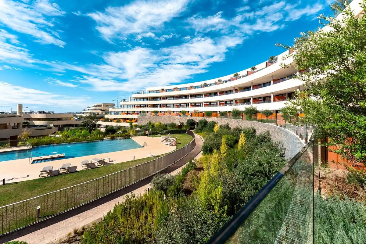 Außenansicht von Erdgeschoss zum Verkauf in Fuengirola mit Terrasse und Abstellraum