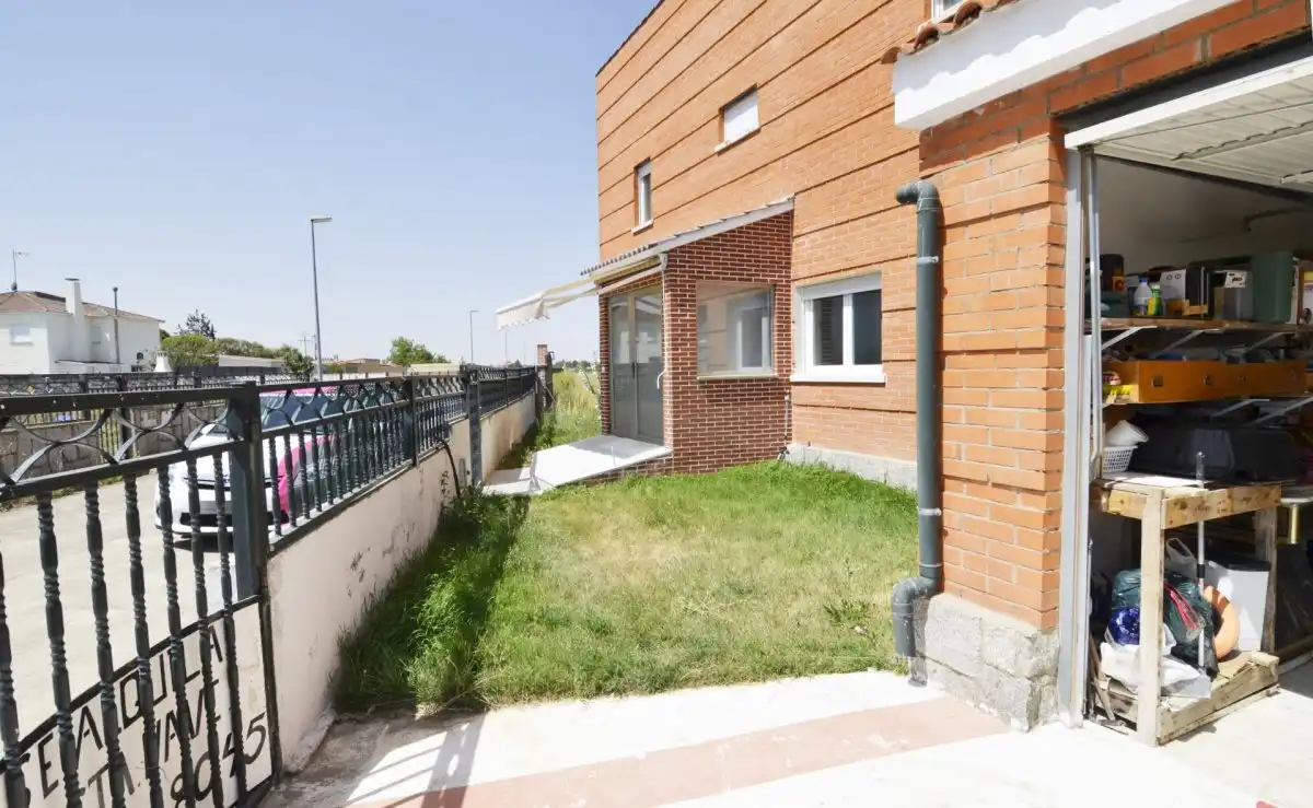 Exterior view of Houses for sale in Calvarrasa de Abajo  with Heating