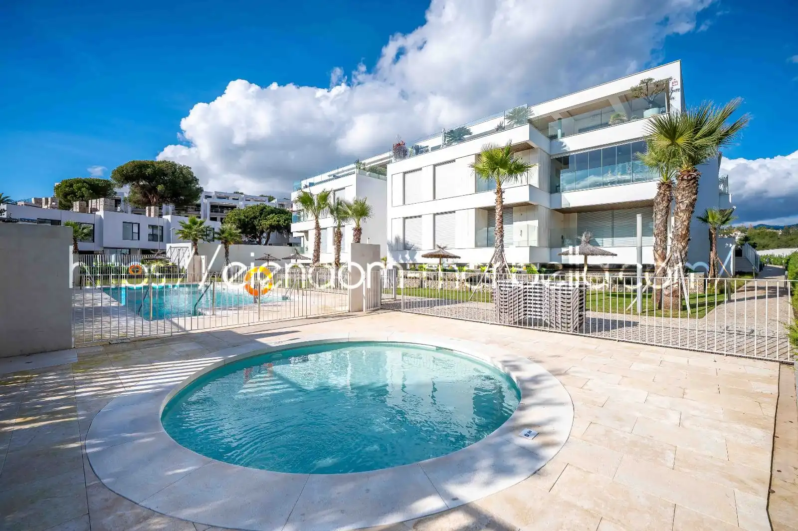 Vista exterior de Apartamento en venta en Marbella con Aire acondicionado, Terraza y Amueblado