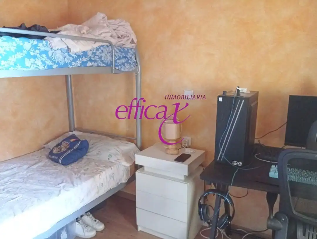 Dormitori de Casa o xalet en venda en Santo Domingo-Caudilla