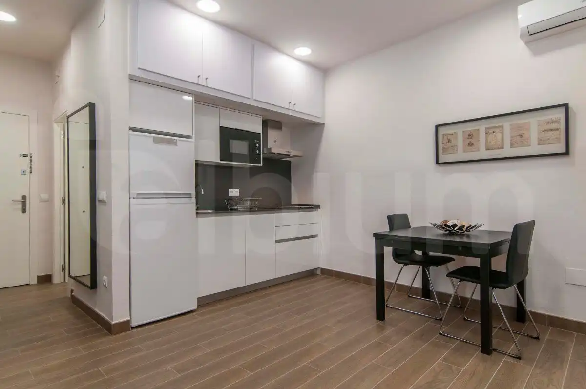 Cocina de Estudio de alquiler en Barcelona con Aire acondicionado, Calefacción y Amueblado