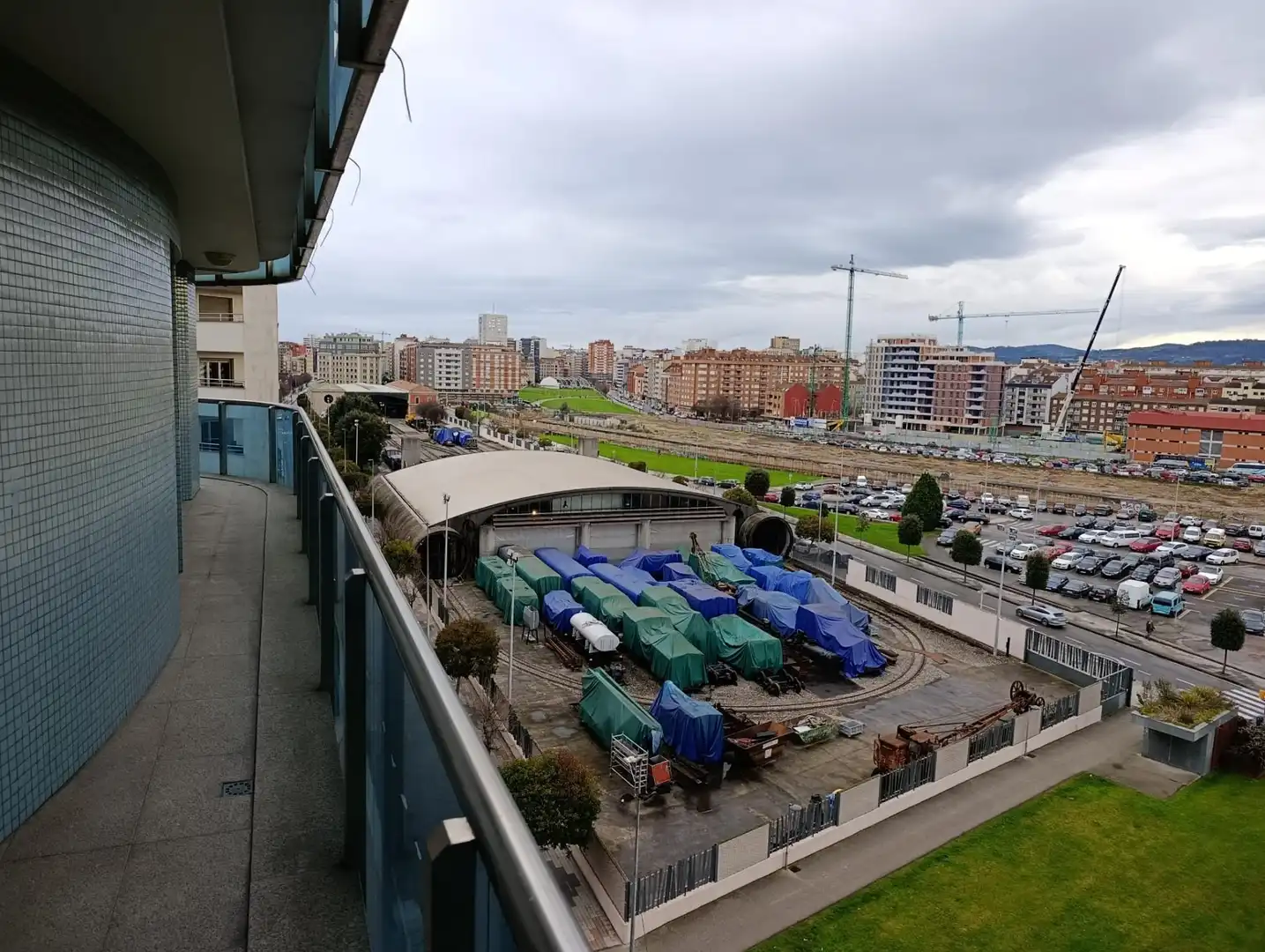 Aparcament de Pis en venda en Gijón  amb Terrassa, Traster i Moblat