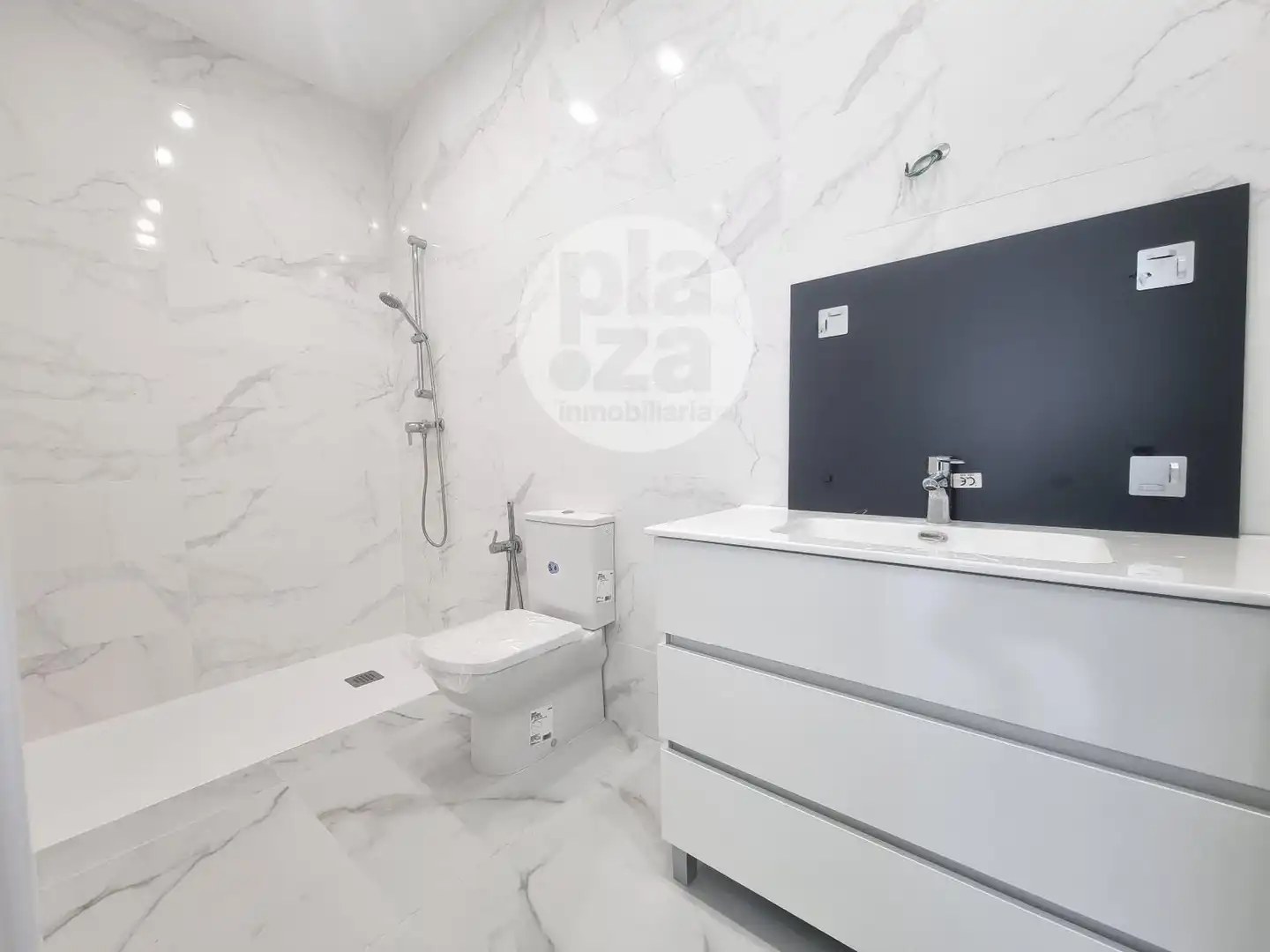 Baño de Piso en venta en Burgos con Calefacción